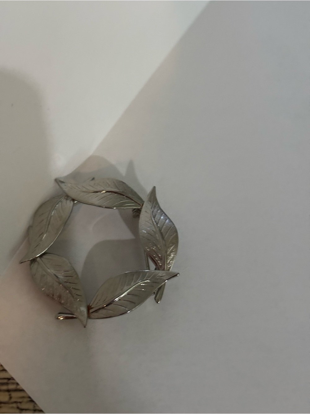 Silver Leaf Circle Brooch - Elegant Women Accessories
